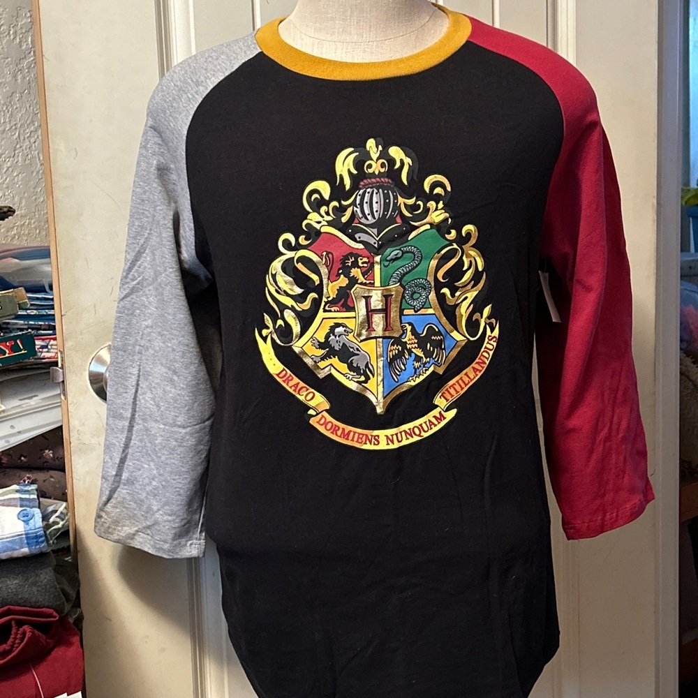 Large long sleeve shirt Harry Potter hogwarts crest world of wizarding nwt
